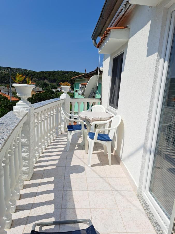 Apartmani Ana-Lora Лопар Екстериор снимка