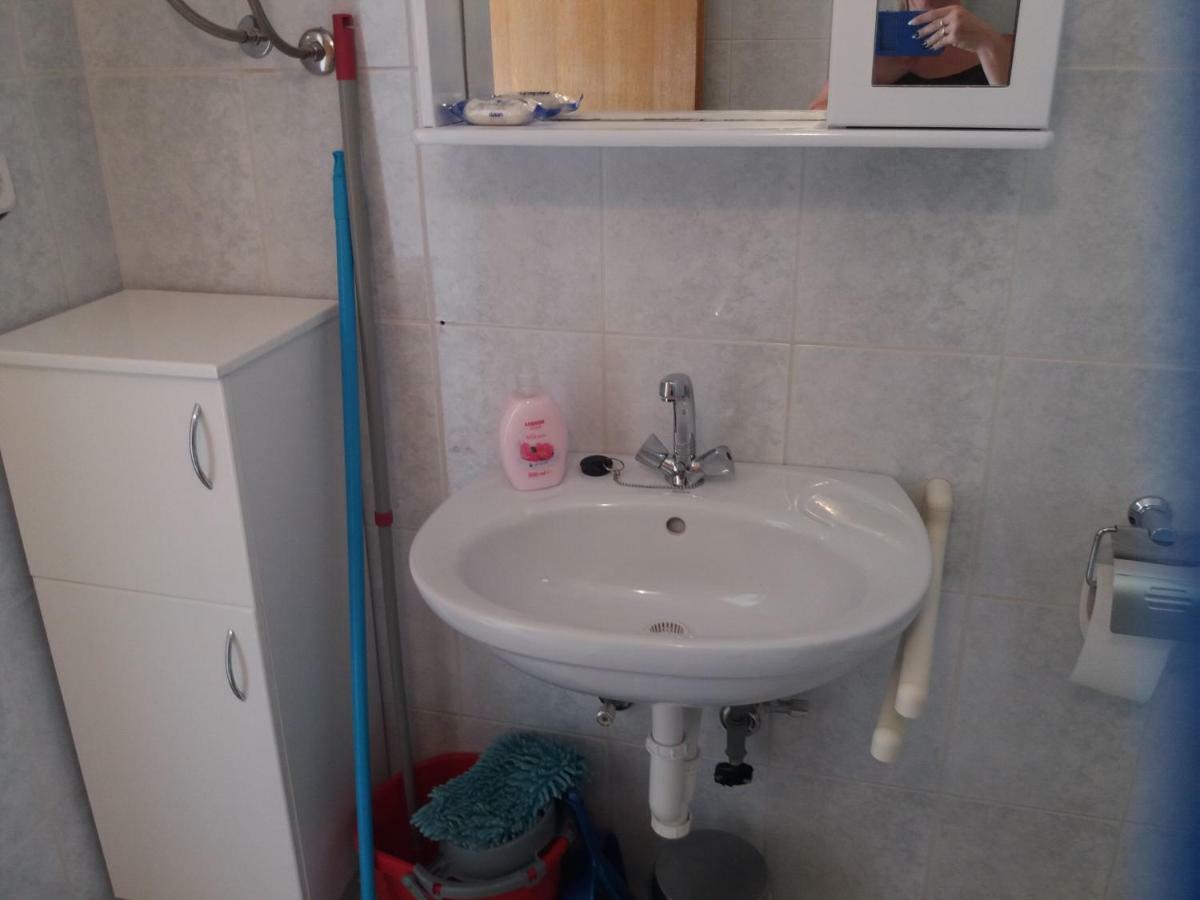 Apartmani Ana-Lora Лопар Екстериор снимка